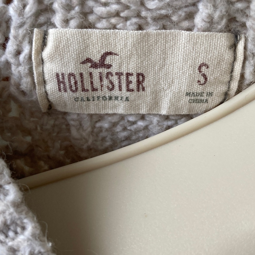 Hollister Women's V-Neck Sweater -Cream (S) - Picture 2 of 5